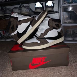 Travis Scott air Jordan’s 1